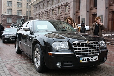 Автомобили чиновников обходятся налогоплательщикам в 107 миллионов гривен