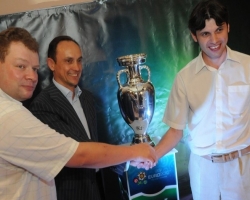 Во Львов привезли главный трофей Евро 2012 (Фото)