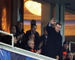 Януковича обложили матом целым стадионом (Видео)