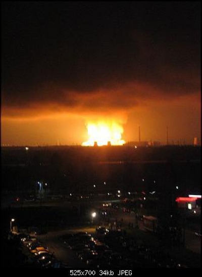 На Челябинск упал метеорит. Пострадало 100 чел. В городе закрыты все школы