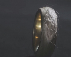 Золотое кольцо с элементами человеческой кожи стоит $500 тысяч