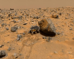Удивительная находка на Марсе – металлический предмет