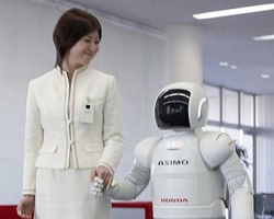 Старикам в будущем будет помогать робот-"хоббит" 