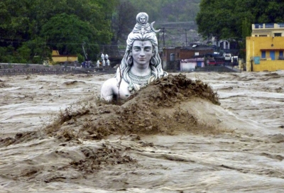 Индия по-прежнему страдает от наводнения, число жертв растет