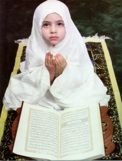 Насильник не смог надругаться над девочкой, читающей Коран
