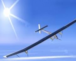 Самолет, работающий на солнечных батареях,  перелетел через Америку, и отправится в рейс вокруг света