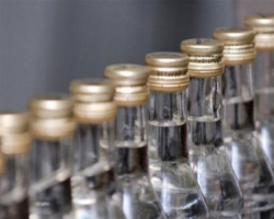 На крымском заводе изъяли сотни тонн «левого» алкоголя