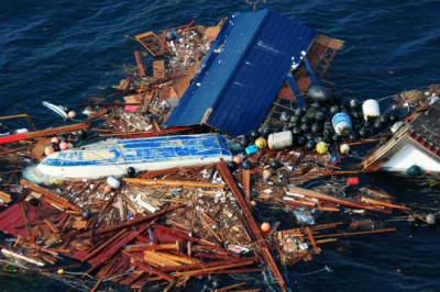 Океан несет к берегам Америки различные отходы и радиоактивный мусор