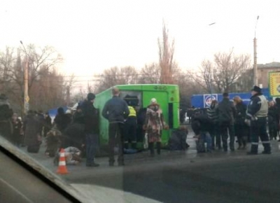 Резонансная авария в Луганске - перевернулась маршрутка с людьми