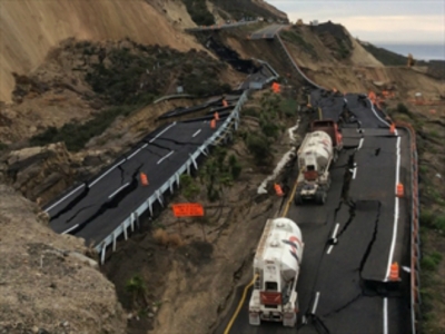 Землетрясение в Мексике провалило 300-метровый участок автострады