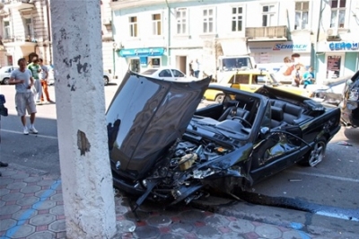 «Обмыв» права одесситка на своем БМВ разбила пять машин