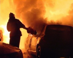 В украинской столице опять поджигают машины