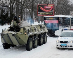 На место аварии под Киевом прибыла военная техника