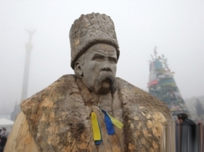 На центральной киевской площади была установлена статуя Тараса Шевченко 