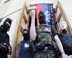   На Донбассе  террористы с оружием перемещаются на «скорых»