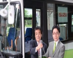 Японцы придумали экологический автобус, работающий на топливе из водорослей