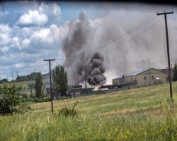 В западной части Донецка слышны взрывы, несколько человек получили ранения