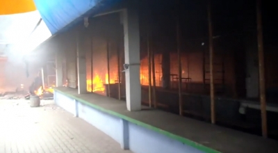В результате обстрела начал гореть Центральный рынок в Луганске