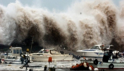 Тайфун «Фанфон» в Японии заставляет эвакуироваться более 2 млн граждан