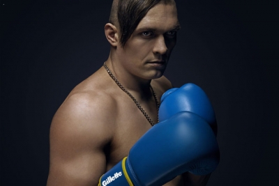 Украинский боксер Усик отправил в нокаут чемпиона мира по версии WBF Дэни Вентера