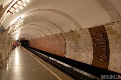 В киевском метрополитене мужчина средних лет бросился под состав и погиб