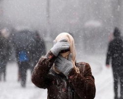 Снегопад в Астане усложнил жизнь ее жителям 
