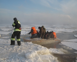  В Черниговской области рыбаки на льдине были унесены в море