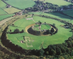 В недрах под Старым Сарумом выявлен древний замок  норманнской эпохи