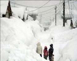 Японию сокрушают снежные метели, есть жертвы