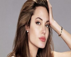 Анджелина Джоли переквалифицируется в режиссера 