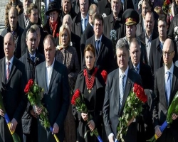 Порошенко, Яценюк и члены правительства приняли участие по чествованию памяти Т. Шевченко