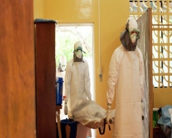 В Африке возросло количество заразившихся и погибших от лихорадки Эбола