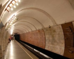 В киевском метрополитене мужчина средних лет бросился под состав и погиб