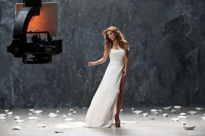Ани Лорак в новом клипе показала прекрасную фигуру и снялась без нижнего белья.( Фото. Видео)