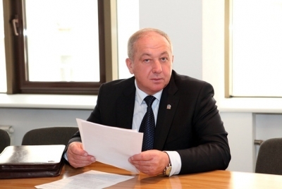 Донецкий губернатор получил выговор от президента за срыв строительных работ