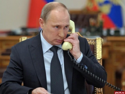Президент России Путин в телефонном разговоре с президентом Франции Франсуа Олландом обсудил итоги греческого референдума