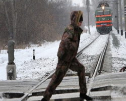 В Винницкой области поезд страшно травмировал молодого парня, после чего он погиб