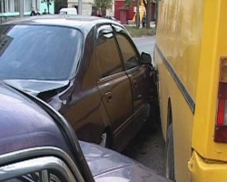 Крупнейшее ДТП в Киеве: одновременно столкнулись маршрутка и 5 авто, есть пострадавшие. (Видео)