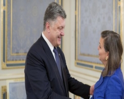 По словам помощника госсекретаря США Виктории Нуланд, киевские власти не намерены возобновлять боевые действия в зоне конфликта