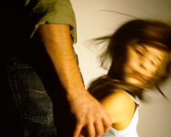 В Луганской области женатый парень жестоко изнасиловал несовершеннолетнюю девочку