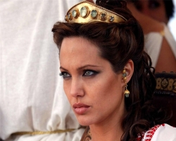 Анджелина Джоли в новой картине сыграет Екатерину Великую 