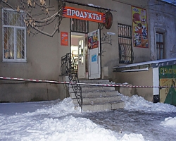 В городе Первомайск Николаевской области женщина-продавец избила вооруженного грабителя