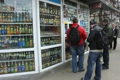 В Киеве отменили запрет на продажу алкоголя и сигарет в киосках