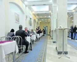 Депутаты обедают в парламентской столовой всего за 30 гривен