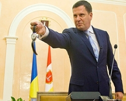 Мэр Одессы подарил журналистке часы за 150 долл (фото)