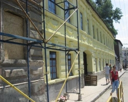 К Евро-2012 в Харькове запретили хаотично красить фасады
