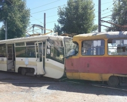 В Харькове произошло лобовое столкновение двух трамваев