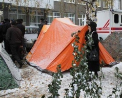 В Донецке двоих голодающих чернобыльцев забирала скорая