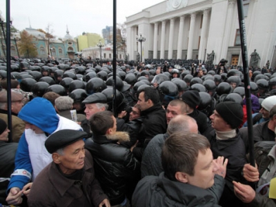 В Киеве больше 20 чернобыльцев начали голодовку