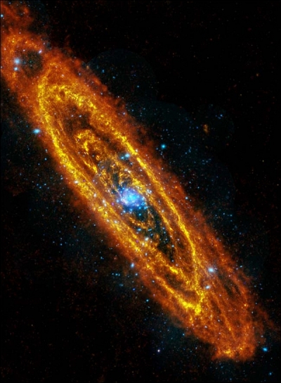 В туманности Андромеды ученые нашли "голодную" черную дыру (фото)